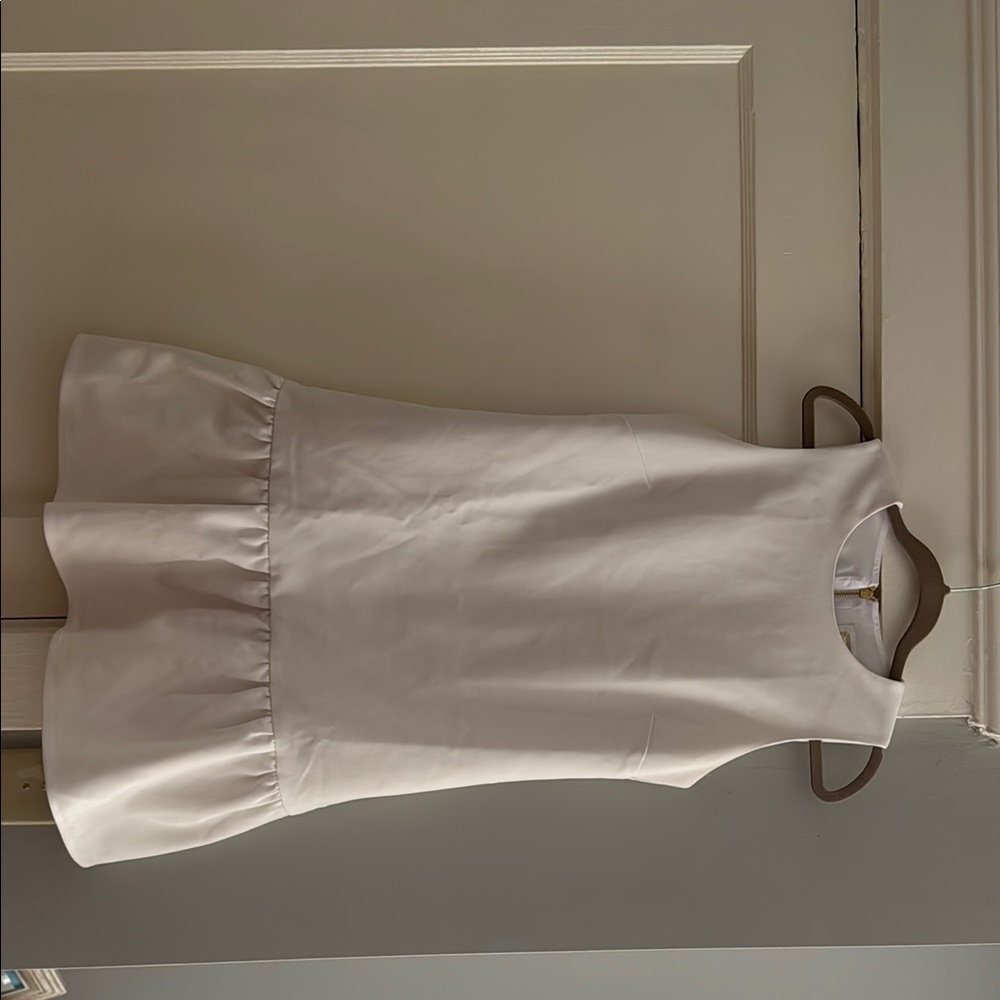 Elegant White Sleeveless Dress